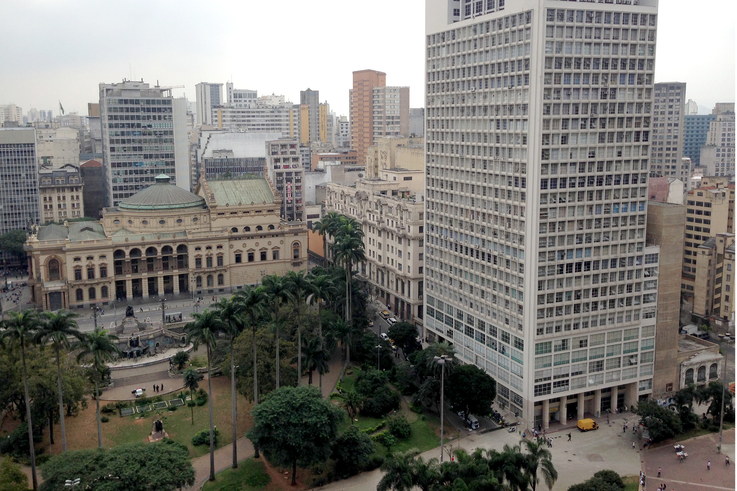 Anhangabaú Valley (canalized river) as seen from UNIVESP's Central Administration